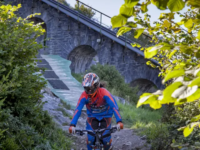 Piste noire de descente VTT au Pic du Jer à Lourdes