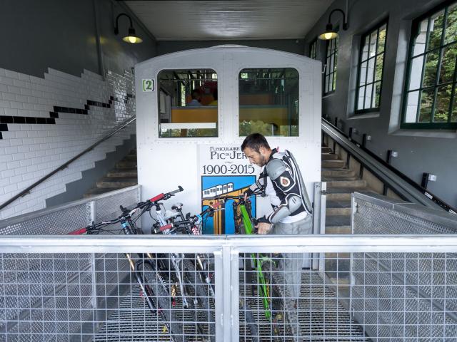 Télécabine du Pic du Jer, chargement des VTT
