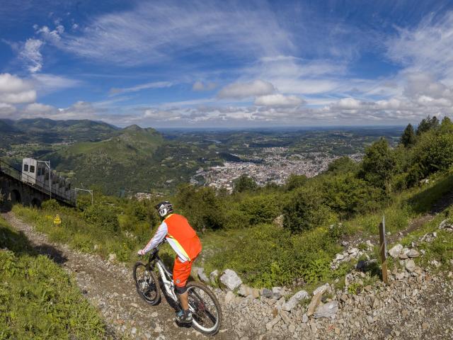 Piste de descente VTT accessible par le funiculaire du Pic du Jer