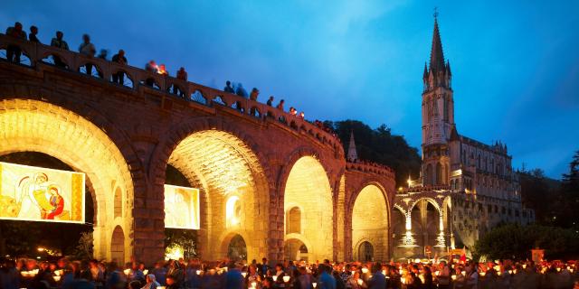 Procession au Sanctuaire de Lourdes
