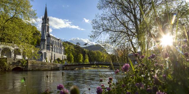 Berges du Gave de Pau au Sanctuaire ND de Lourdes