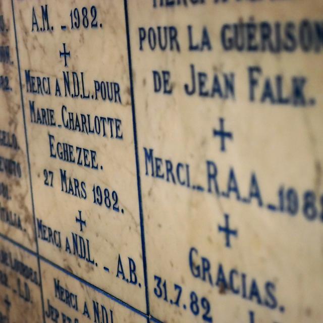 Exvotos à la Crypte du Sanctuaire Notre Dame de Lourdes