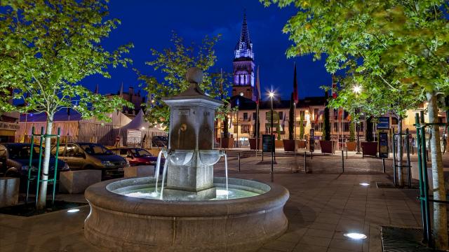 Fontaine place peyramale Lourdes