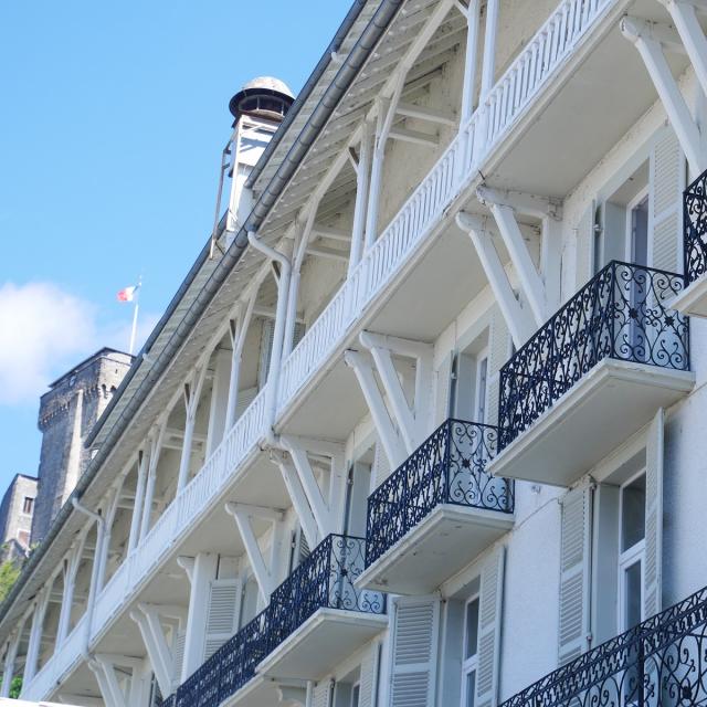 Balcons de l'hôtel Belfry à Lourdes