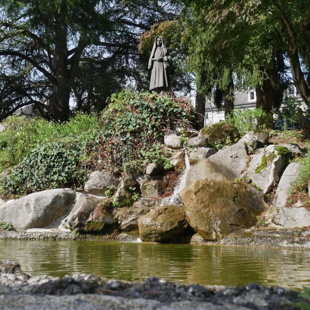 Square Bouillot, fontaine et statue