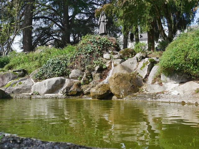 Square Bouillot, fontaine et statue