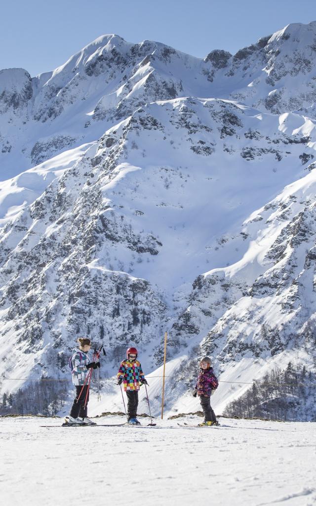 Famille au ski à Hautacam