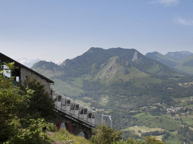 Panorama sur les Pyrénées depuis le PIc du Jer
