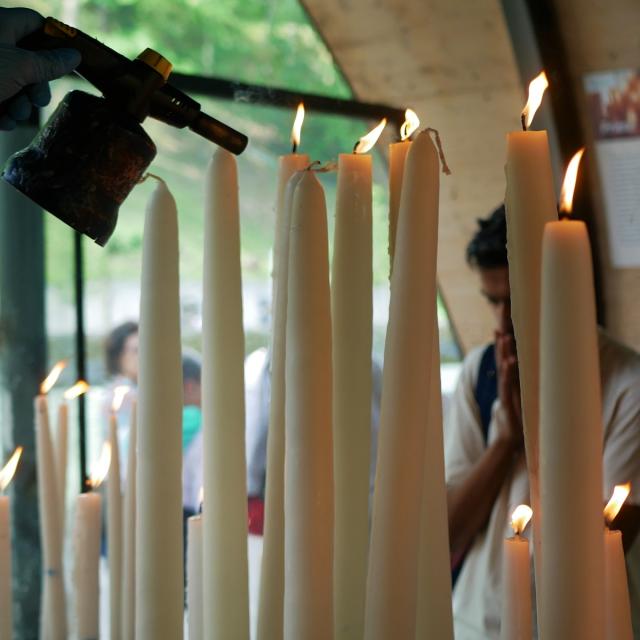 Feutier Cierges Notre Dame De Lourdes