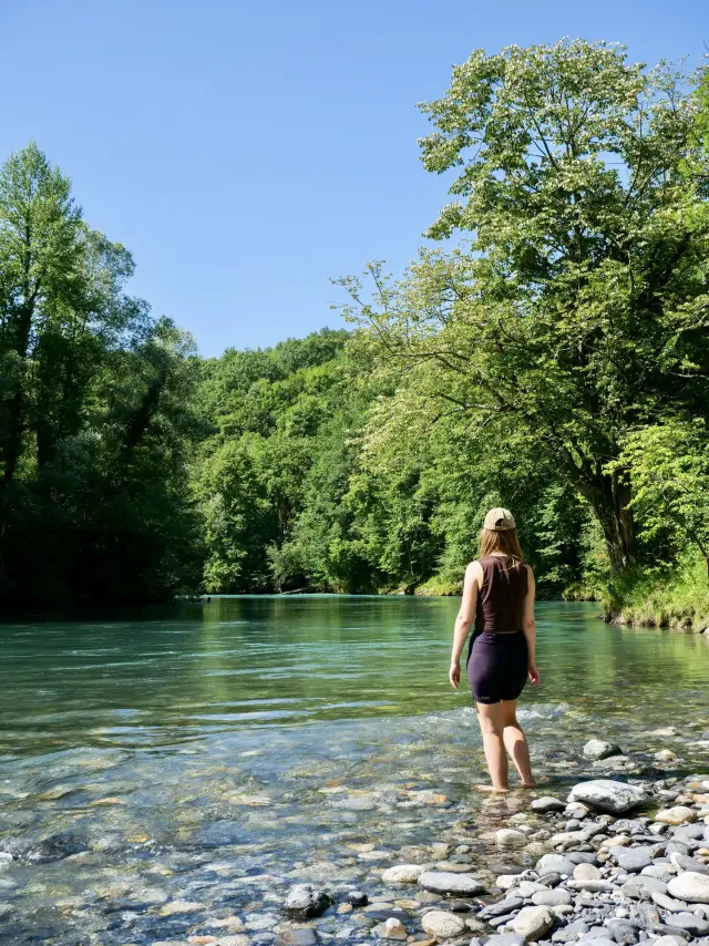 Détente au bord du gave de Pau à Lourdes