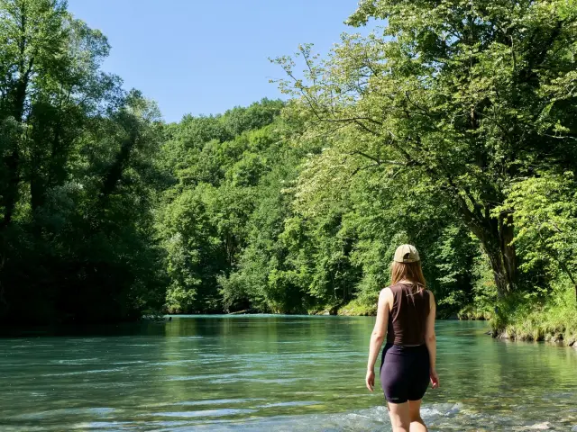 Détente au bord du gave de Pau à Lourdes
