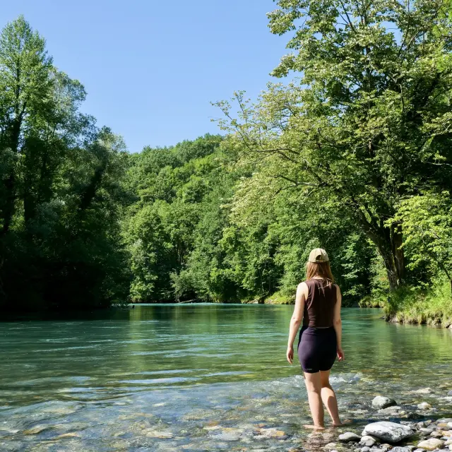 Détente au bord du gave de Pau à Lourdes