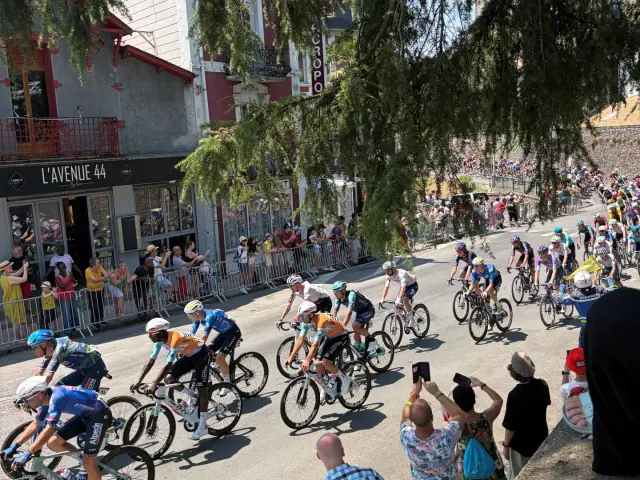 Tour De France Peloton Hopital 2026 Ot Lourdes Rotated