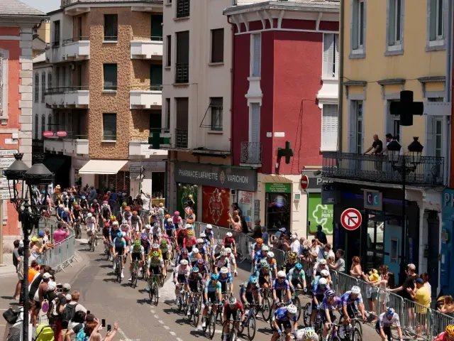 Tour De France Peloton 3 Halles 2026 Ot Lourdes Rotated