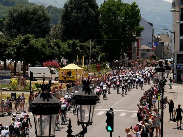 Tour De France Peloton 18 Halles 2026 Ot Lourdes Rotated