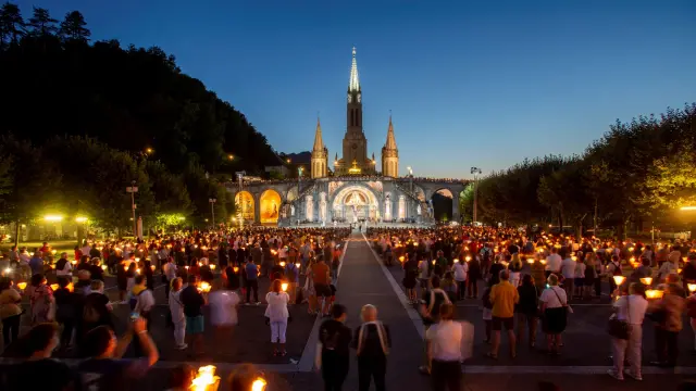 Esplanade Procession Aux Flambeaux Nuit1 Hdp. Vincent Ot Lourdes 2021
