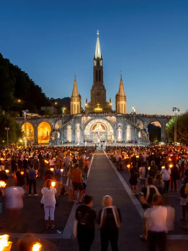 Esplanade Procession Aux Flambeaux Nuit1 Hdp. Vincent Ot Lourdes 2021