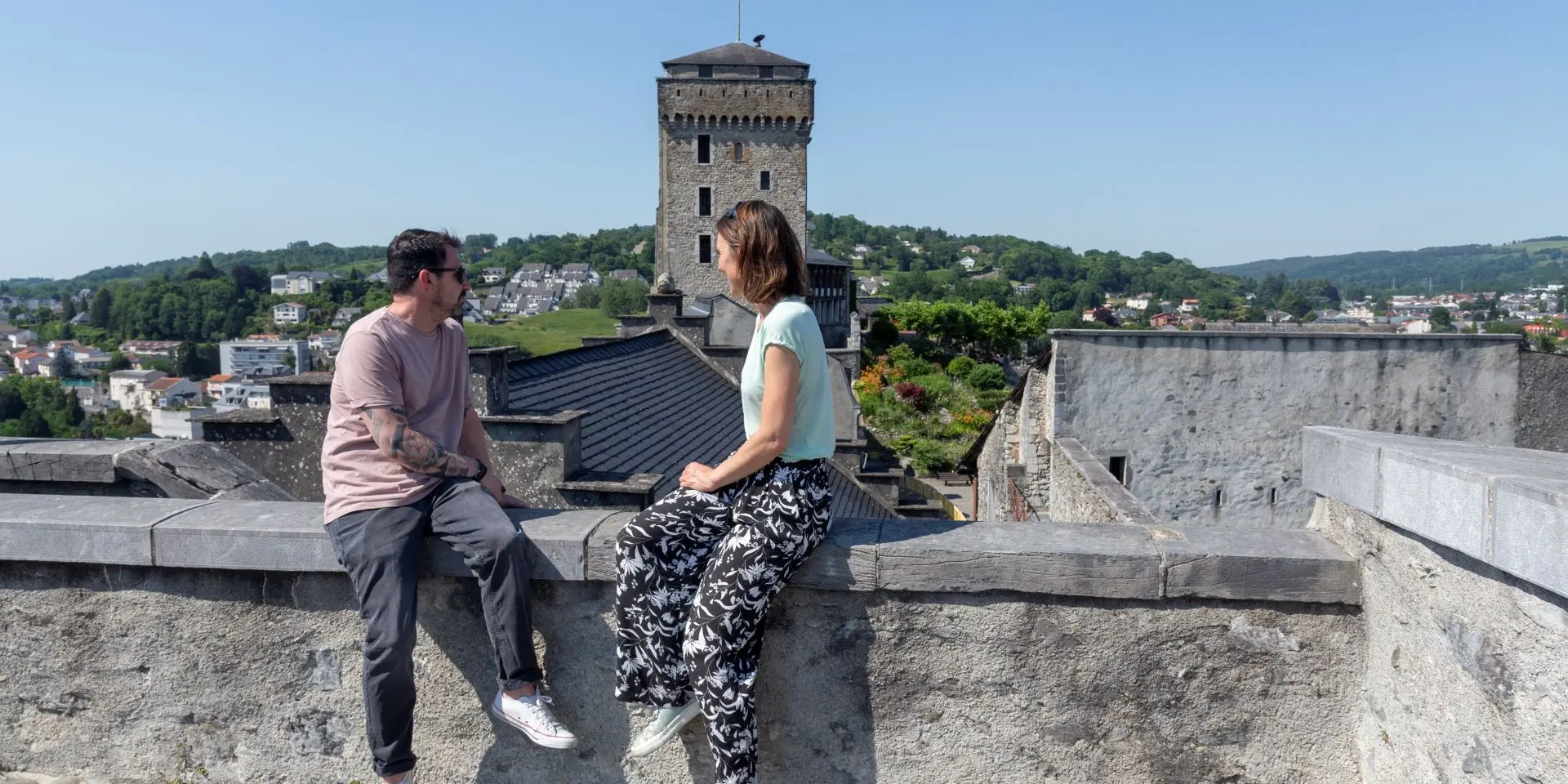 Chateau Fort Musee Pyreneen Cavalier Sud Vue Donjon Couple P. Vincent