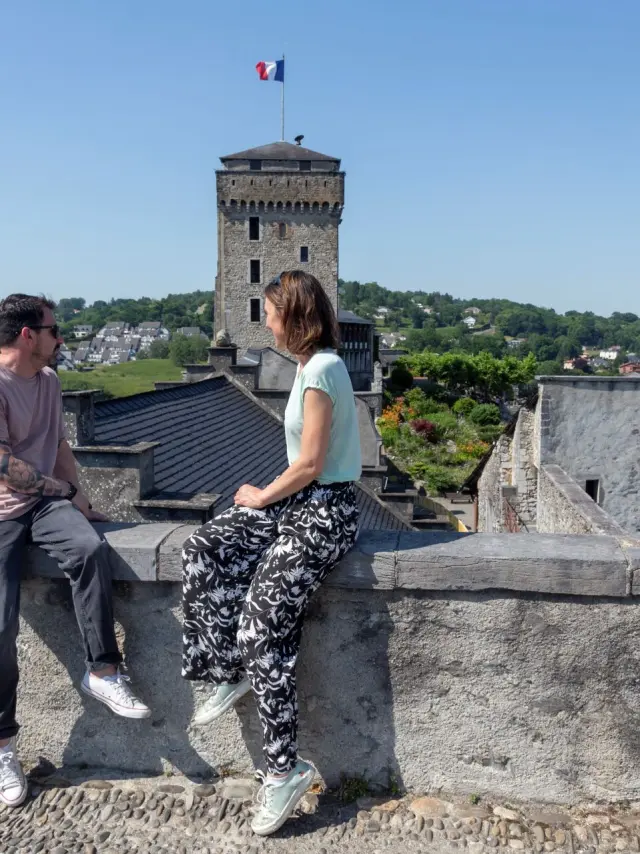 Chateau Fort Musee Pyreneen Cavalier Sud Vue Donjon Couple P. Vincent