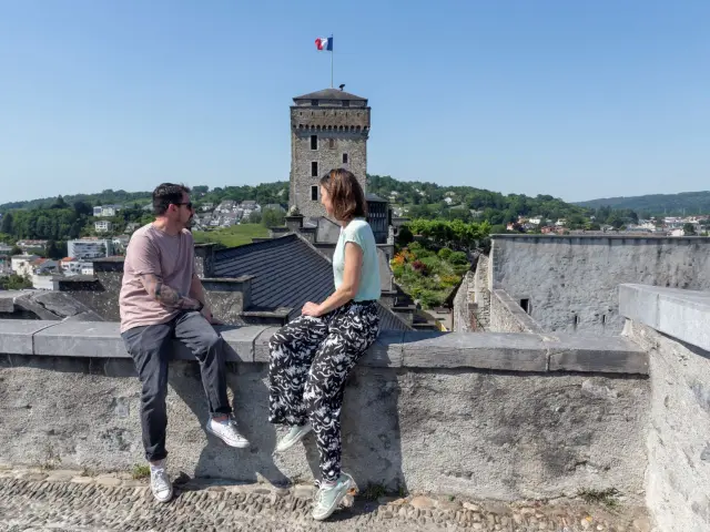 Chateau Fort Musee Pyreneen Cavalier Sud Vue Donjon Couple P. Vincent