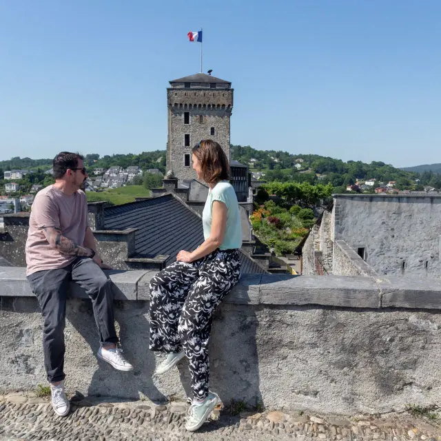 Chateau Fort Musee Pyreneen Cavalier Sud Vue Donjon Couple P. Vincent