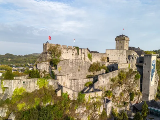 Chateau Otlourdes Maximemarrimpoey 2023 1