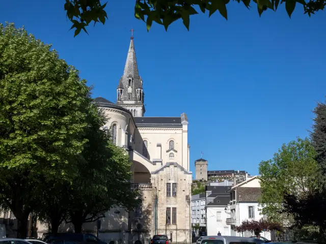 Vue Arriere Eglise Du Sacre Coeur Et Chateau P. Vincent