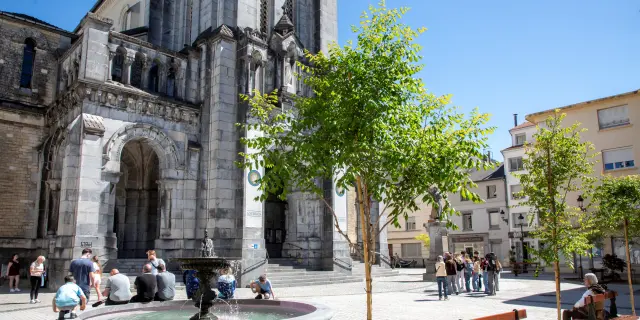 2026 Printemps Lourdes 110 Place Eglise Paroissiale Sacre Coeur Pierre Vincent