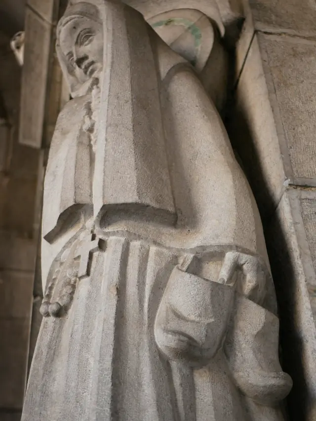 Statue Bernadette Eglise Paroissiale Sacre Coeur F. Vilon Tourisme Lourdes 2026
