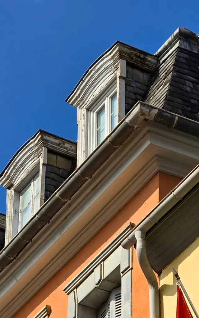 Details Facade Rue Du Bourg 2 Tourisme Lourdes 2026