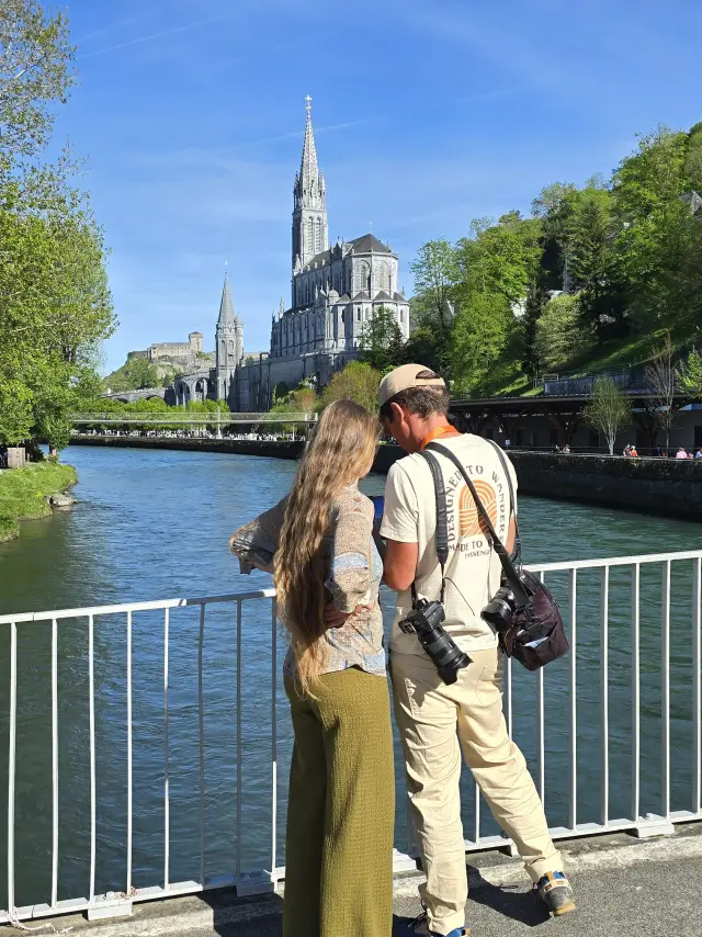Press coverage ©C. Arnault, Lourdes Tourist Office