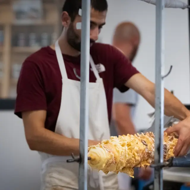 Fabrication Gateau A La Broche Dan Photofficial