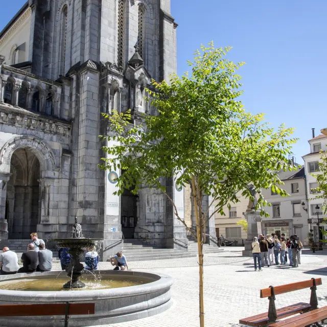 Place De Leglise Du Sacre Coeur Fontaine P. Vincent